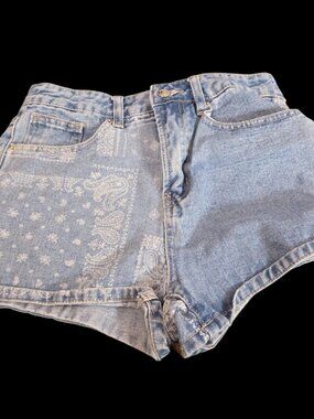 👖 Angel Kiss Acid Wash Distressed Cut Off Shorts Juniors 5/27 Paisley